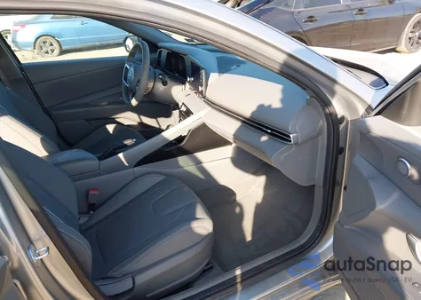 2023 Hyundai Elantra Sel z USA, uszkodzony, nr VIN 5NPLM4AG9PH118954